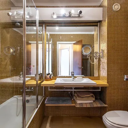 At Διαμέρισμα *